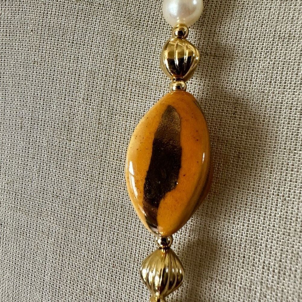 Faux pearl gold tone accent bead necklace - Picture 4 of 7